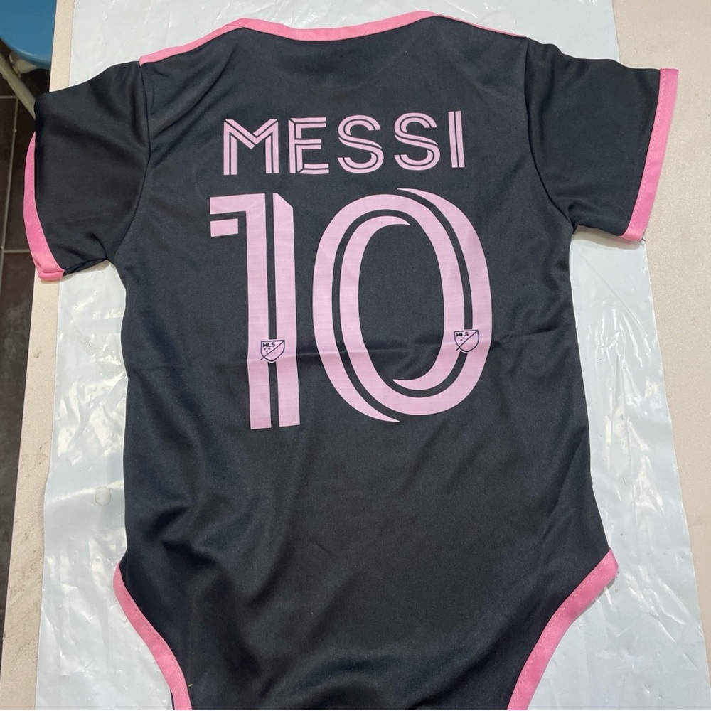 Leo Messi away jersey set  youth black .